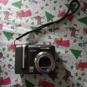 Kodak Easyshare Z12.1 MP HD Digital Camera with 5X Optical Zoom
